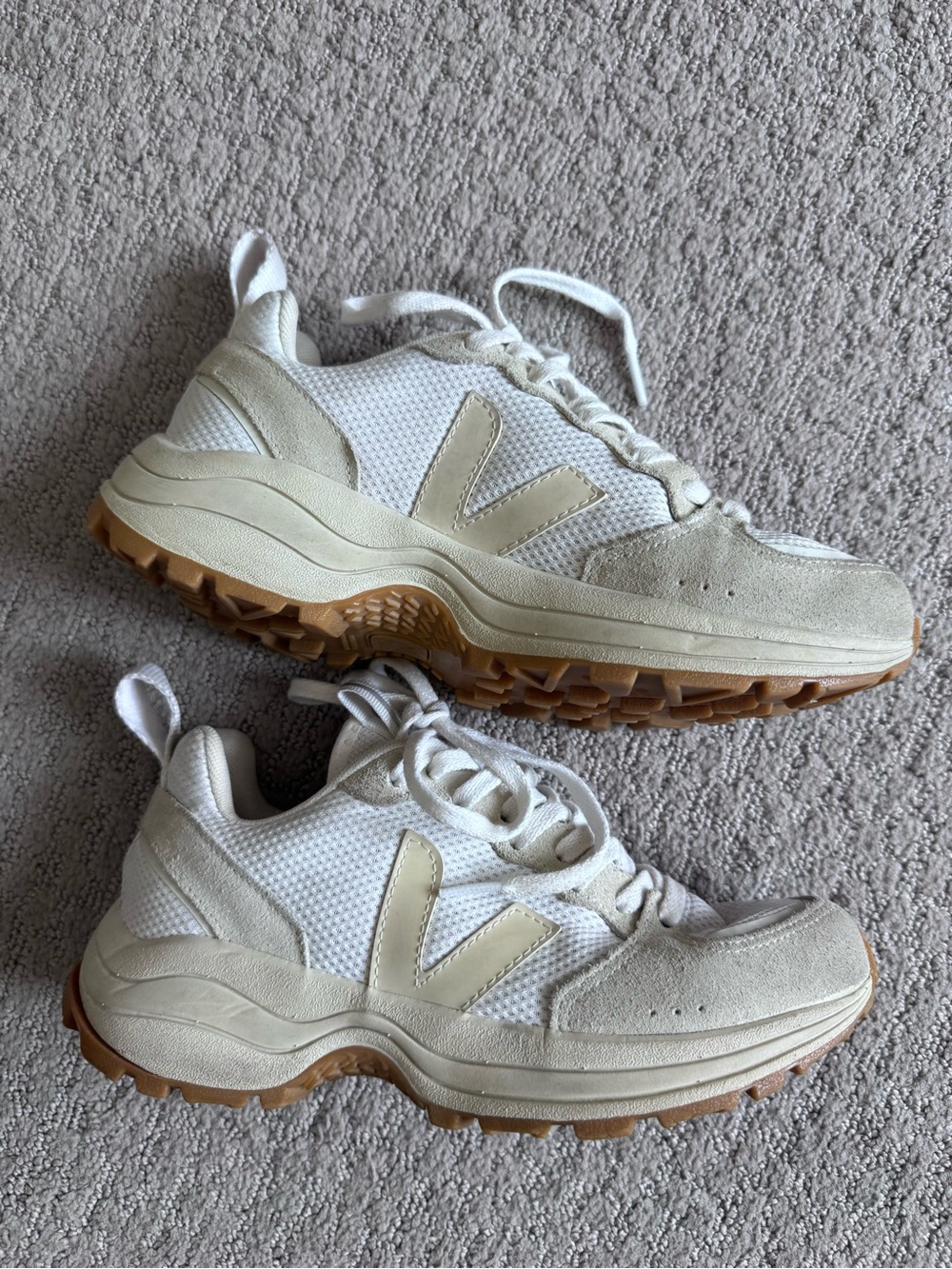 Veja Women's Venturi White and Cream V-Logo Chunky Sneakers size 39